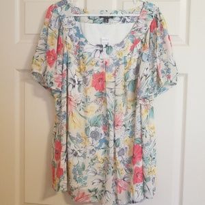 NWT Floral scoop neck top